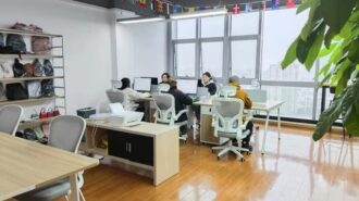 Professional team supporting custom paper pouch projects